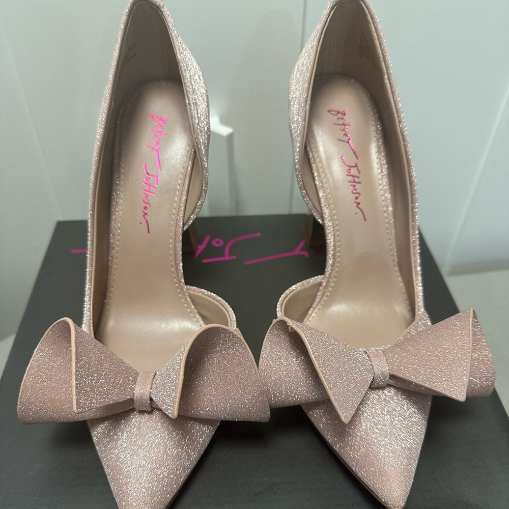 Betsey Johnson Rose Gold Glitter Bow Pointed Heels